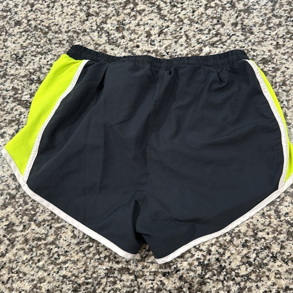 Under Armor Shorts - Picture 2 of 2